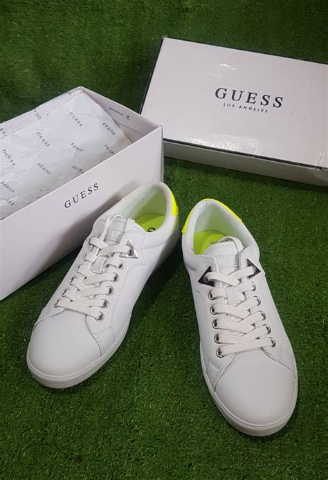 jual sepatu guess wanita.